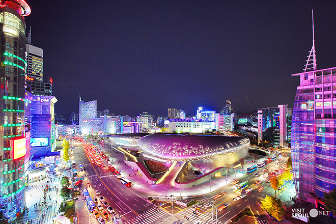 The night view photo of Dongdaemun Design Plaza.