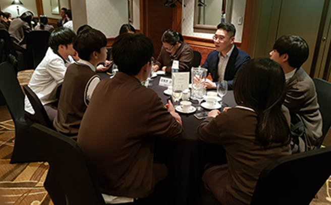 Students from Tourism High School are participating in hotelier’s mentoring class in 2019.
